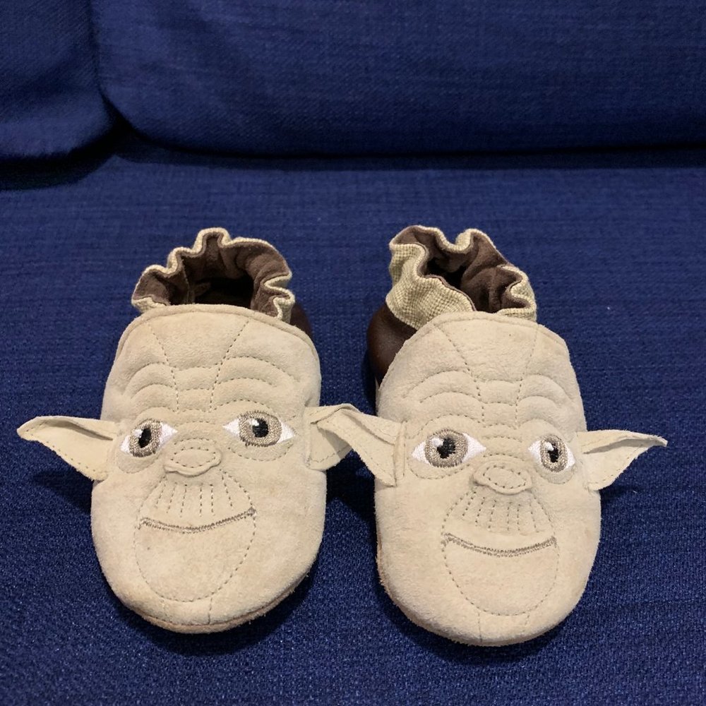 Yoda baby shoes - 12-18m